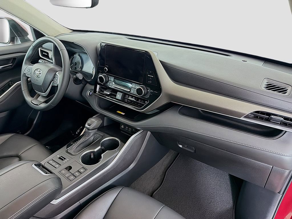 Used 2023 Toyota Highlander XLE AWD/4WD image 21