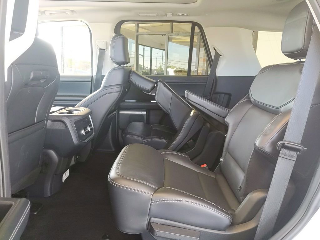 Certified 2025 Ford Expedition Platinum AWD/4WD image 15