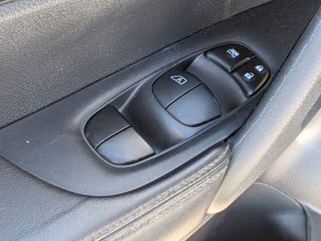 Used 2020 Nissan Rogue S w/ Special Edition Package FWD image 14