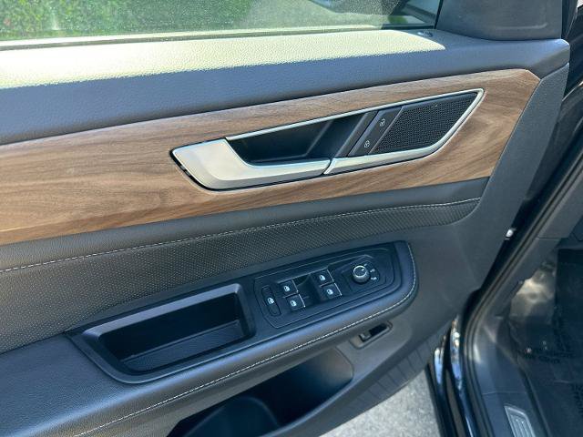 Used 2024 Volkswagen Atlas SE w/ Panoramic Sunroof Package FWD image 10