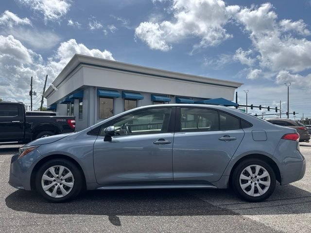 Used 2022 Toyota Corolla LE FWD image 2