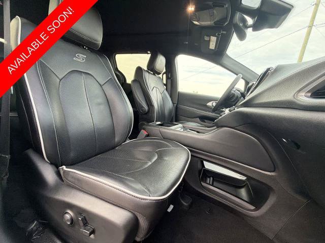Used 2025 Chrysler Pacifica Limited FWD image 21