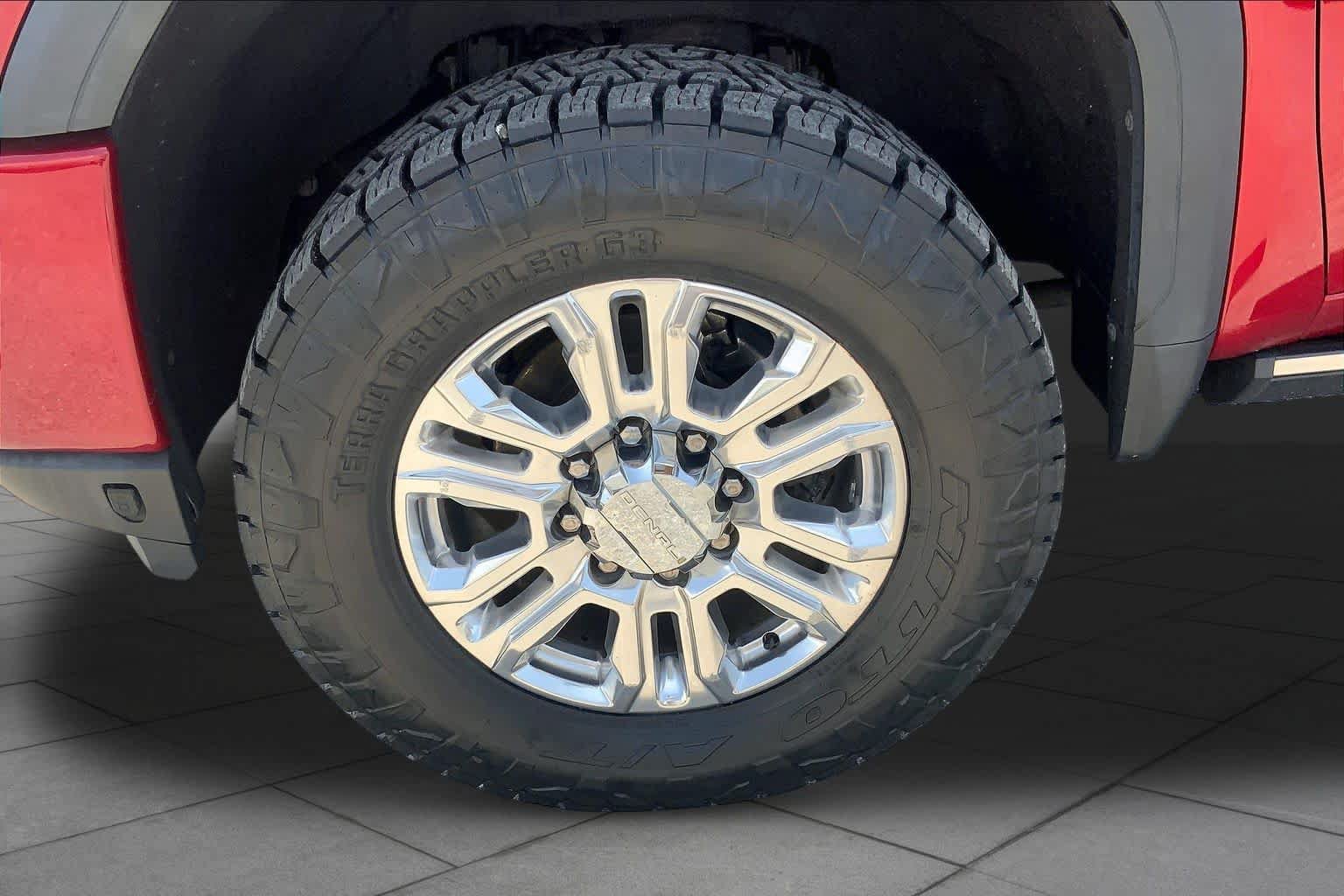 Used 2021 GMC Sierra 2500 Denali w/ Denali Ultimate Package AWD/4WD image 11