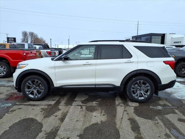 Certified 2022 Ford Explorer XLT w/ Equipment Group 202A image 3