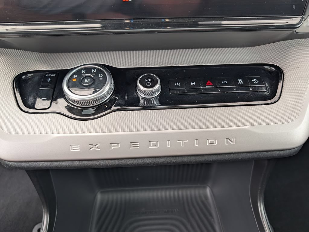 Certified 2025 Ford Expedition Active AWD/4WD image 13