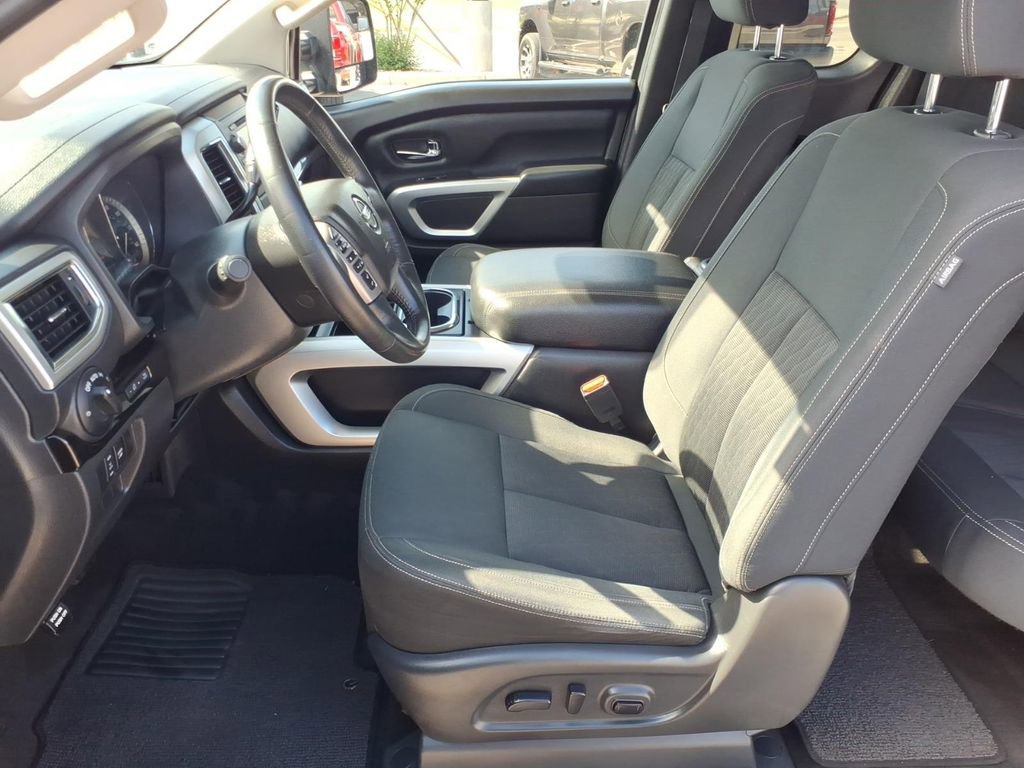 Used 2019 Nissan Titan SV w/ SV Convenience Package RWD image 18