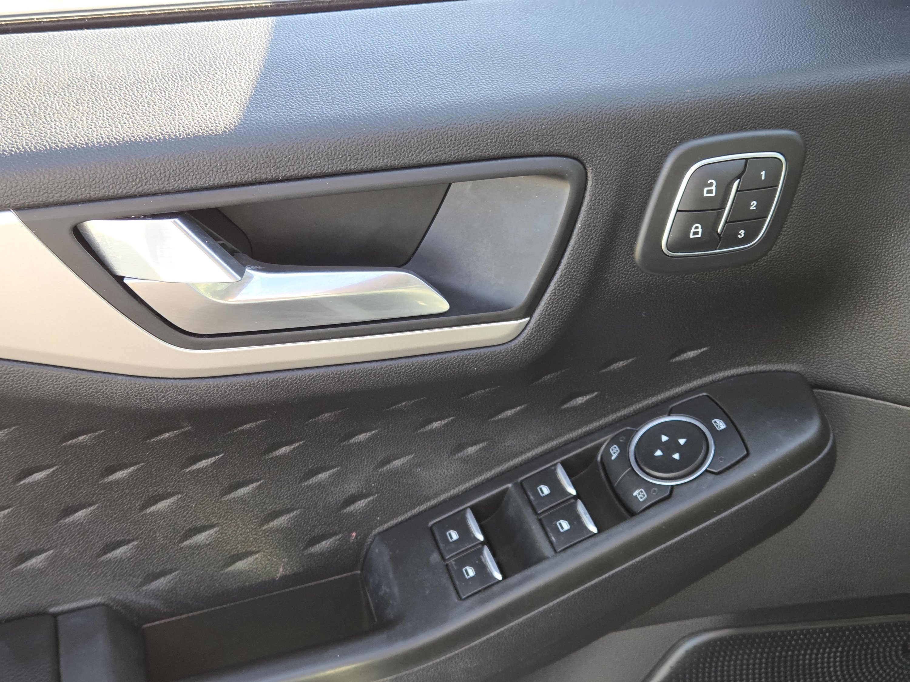 Certified 2020 Ford Escape SEL AWD/4WD image 33