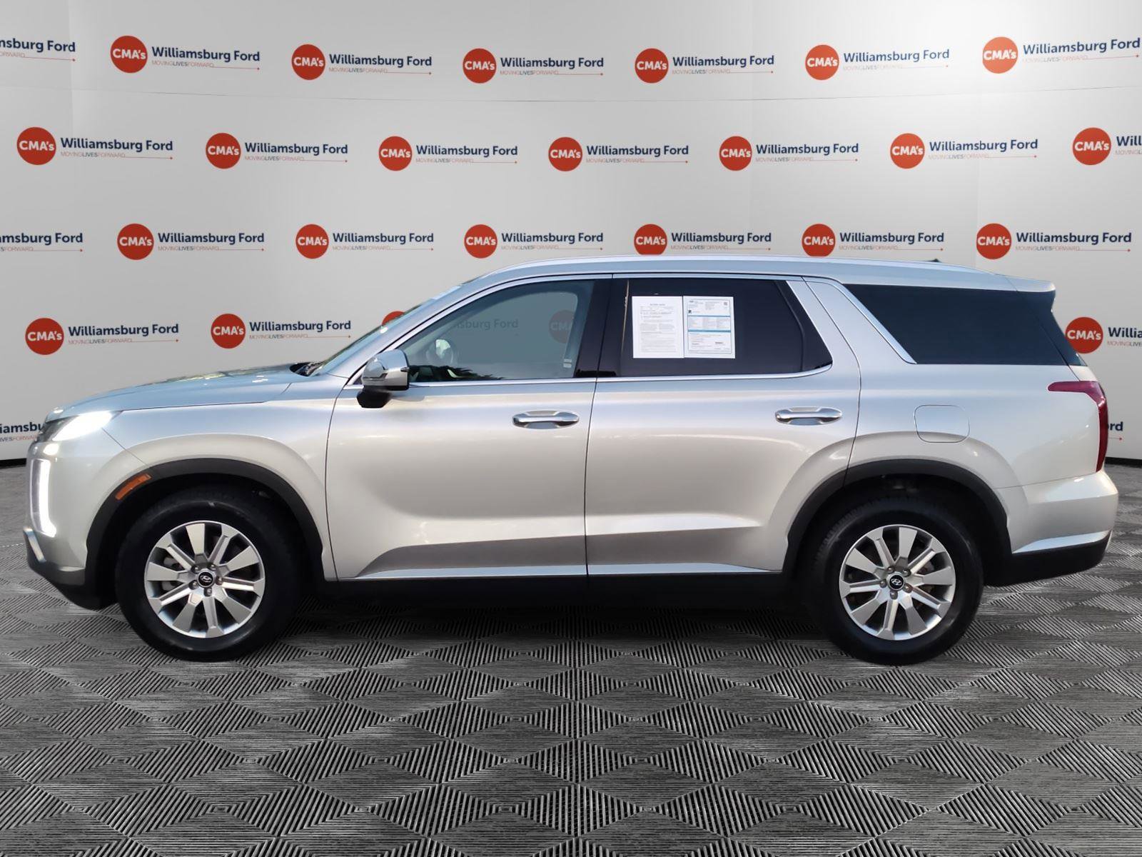 Used 2024 Hyundai Palisade SEL FWD image 2