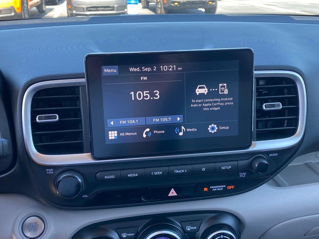 Used 2025 Hyundai Venue SEL FWD image 15