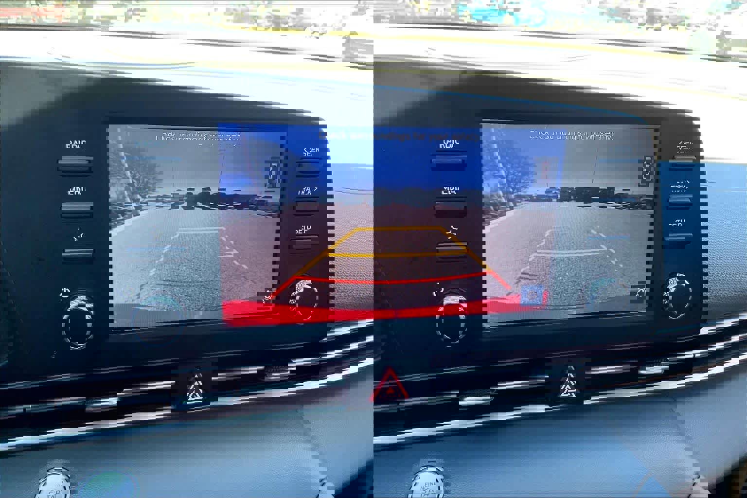 Used 2023 Hyundai Elantra SEL w/ Preferred Accessory Package image 27