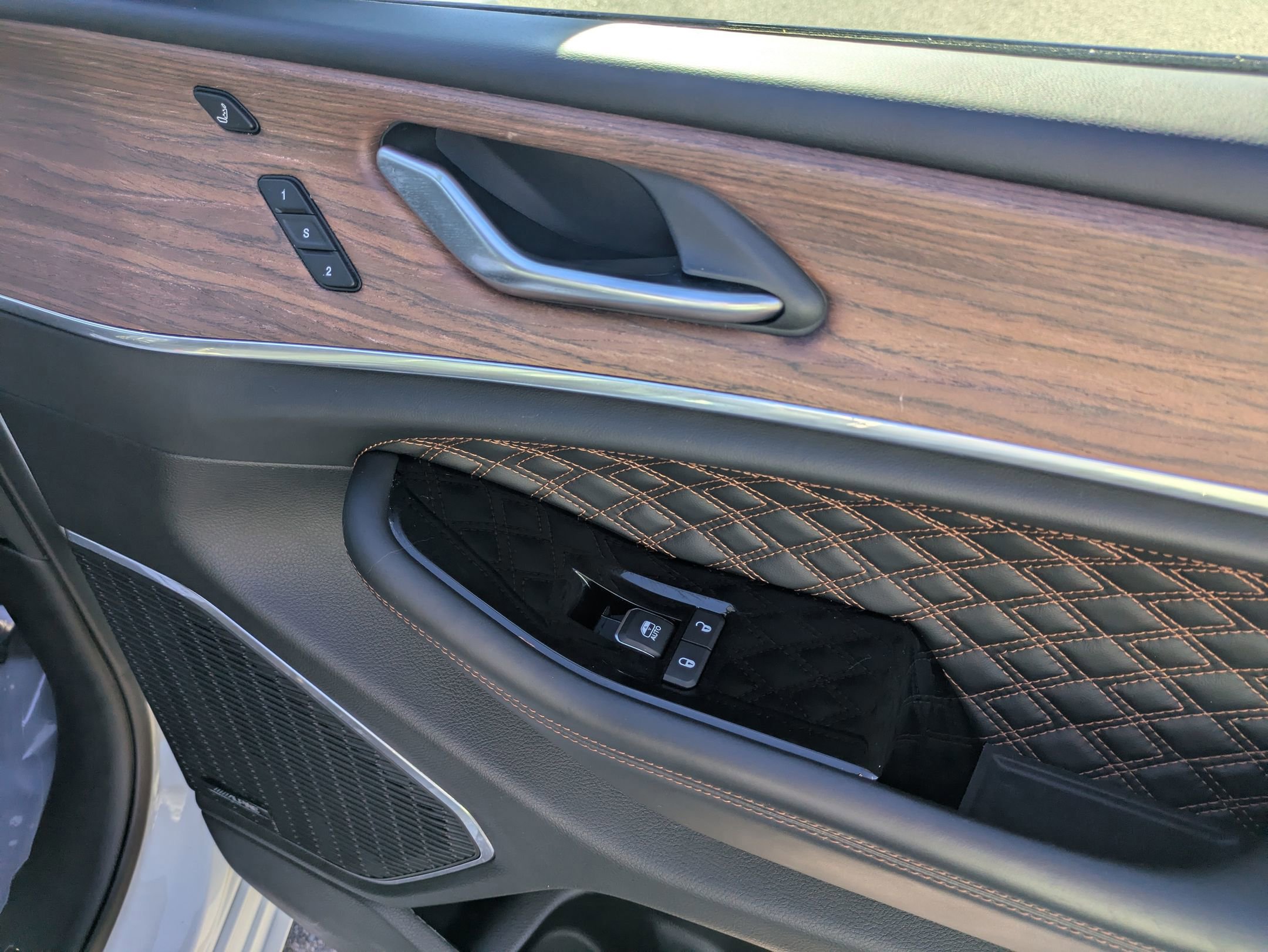 Used 2023 Jeep Grand Cherokee L Summit w/ Luxury Tech Group V image 34