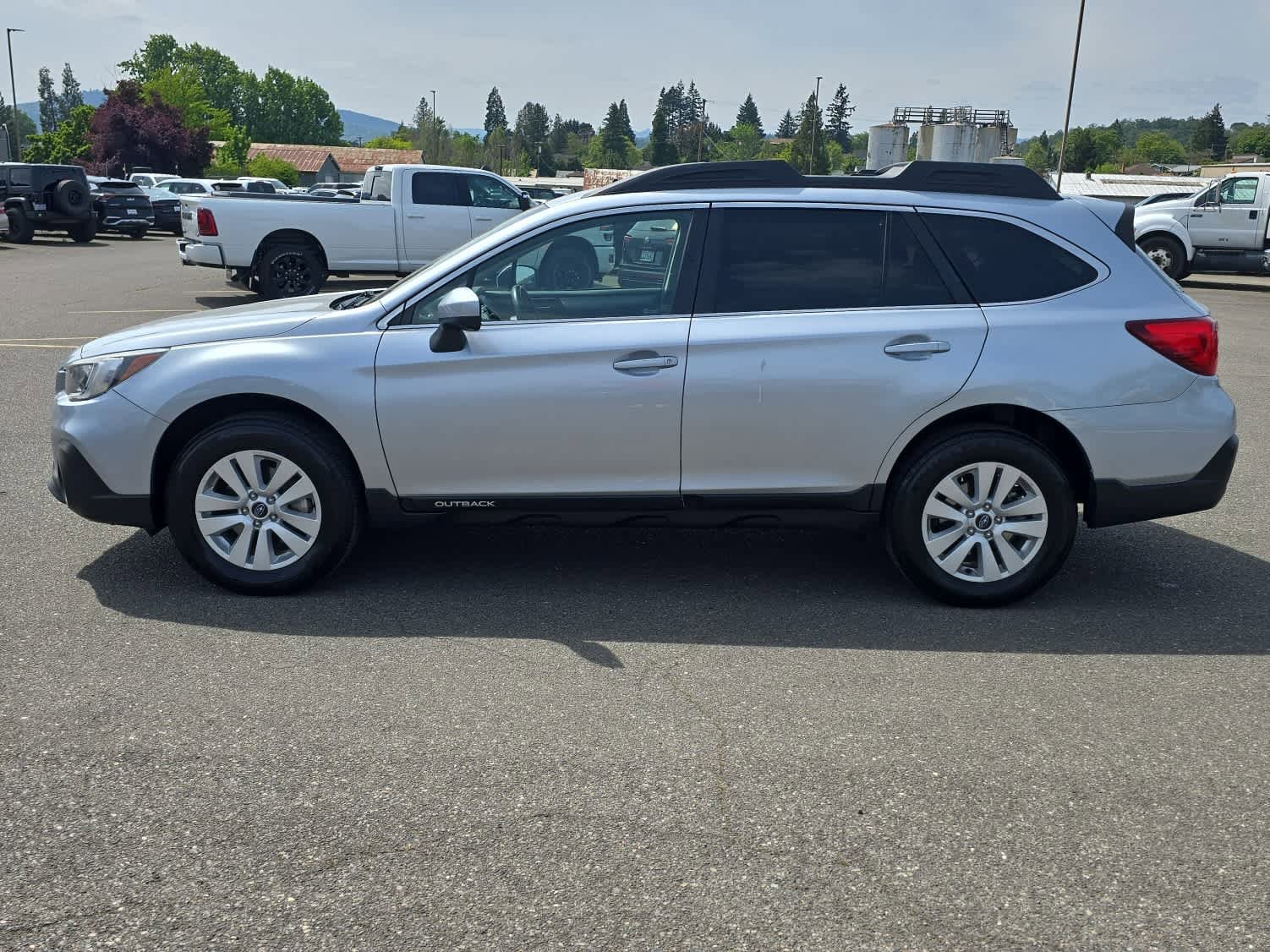 Used 2019 Subaru Outback 2.5i Premium AWD/4WD image 2