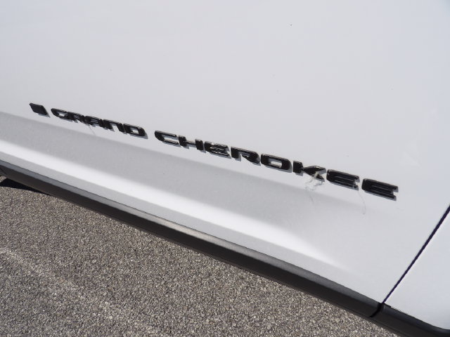 Used 2023 Jeep Grand Cherokee L Laredo AWD/4WD image 11