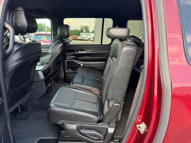 Used 2024 Jeep Wagoneer L Series II w/ Flexible Seating Group AWD/4WD image 11