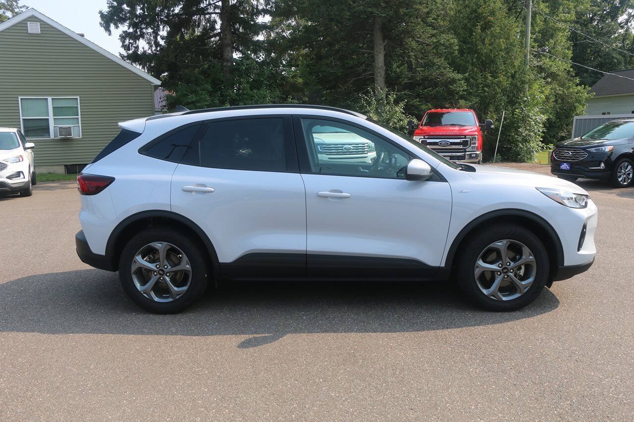 Certified 2025 Ford Escape ST-Line Select AWD/4WD image 6