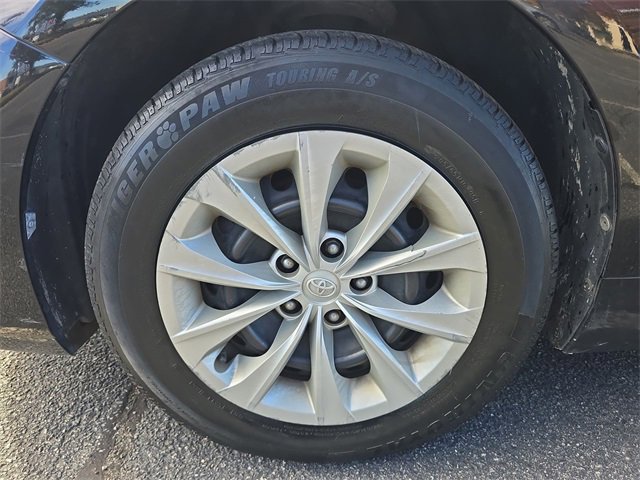 Used 2017 Toyota Camry LE image 10