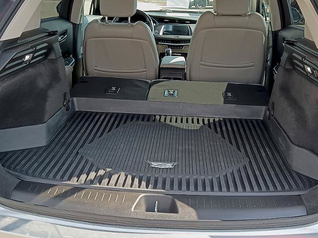 Used 2023 Cadillac XT4 Luxury w/ Driver Awareness Package FWD image 31