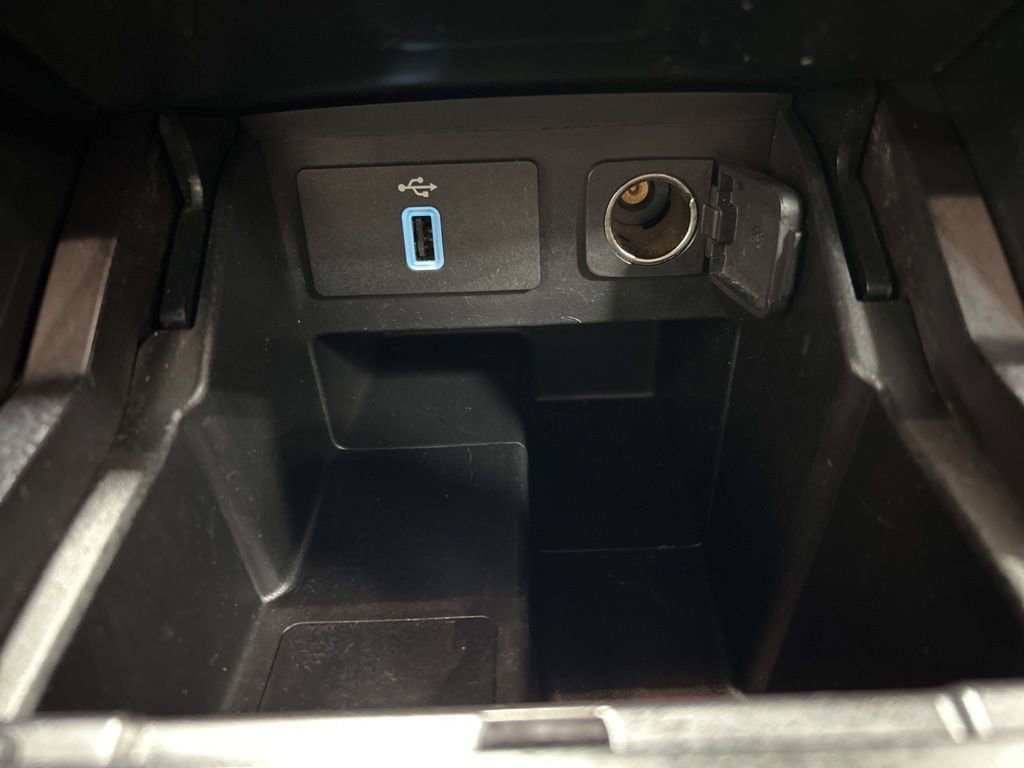 Certified 2018 Ford Explorer XLT w/ Equipment Group 202A image 20