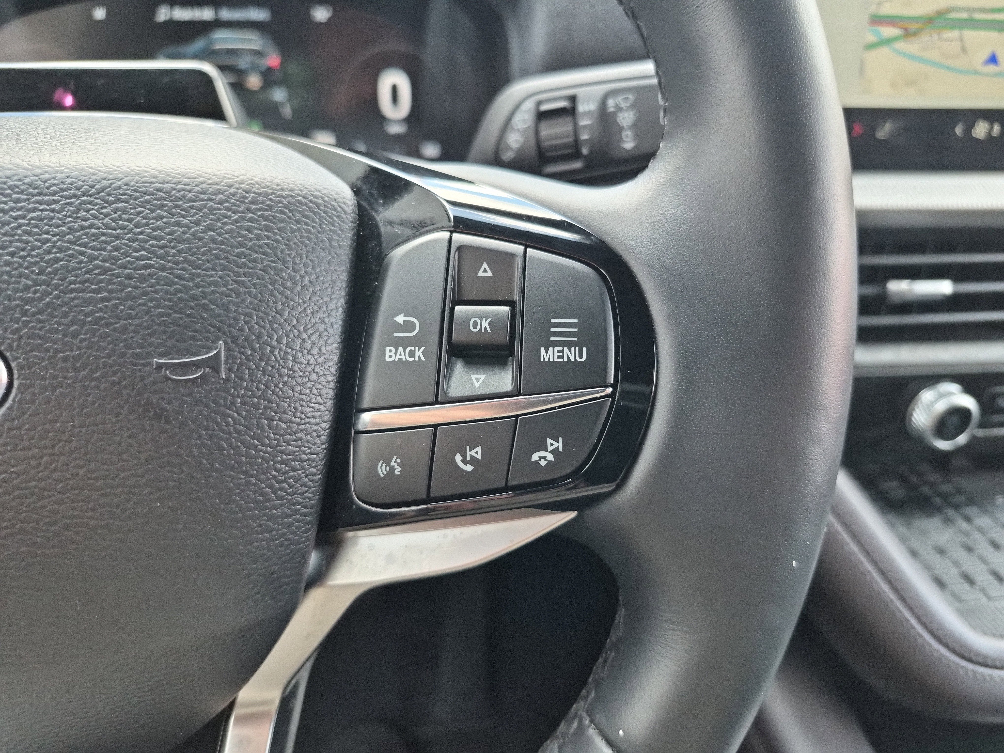 Certified 2025 Ford Explorer Platinum image 28