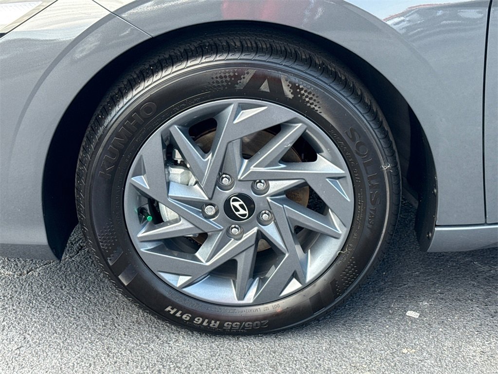 Used 2024 Hyundai Elantra SEL image 11