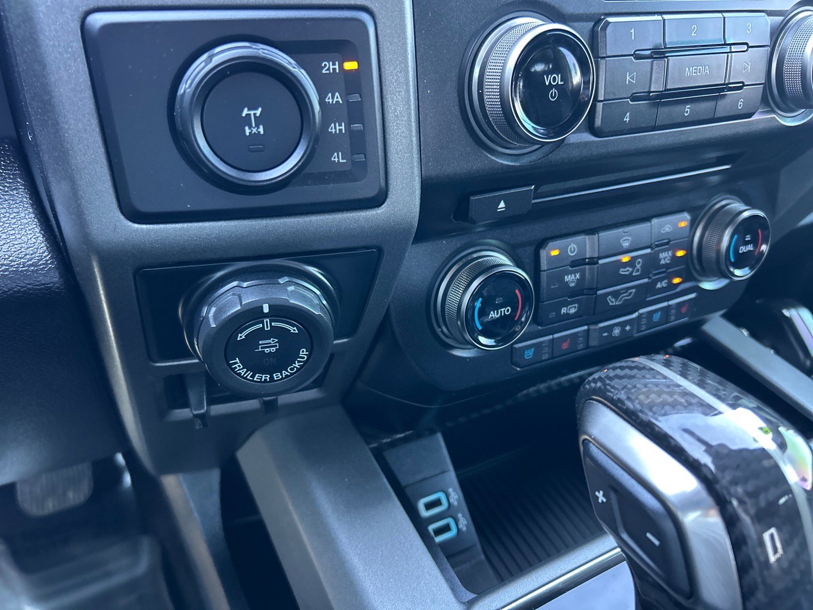 Certified 2017 Ford F150 Raptor w/ Equipment Group 802A Luxury image 32