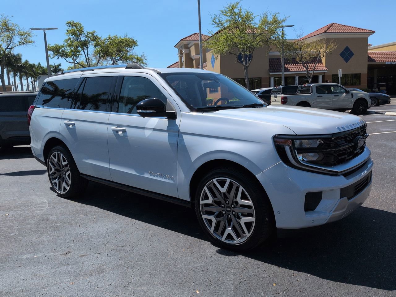 Certified 2025 Ford Expedition Platinum w/ Platinum Ultimate Package image 2
