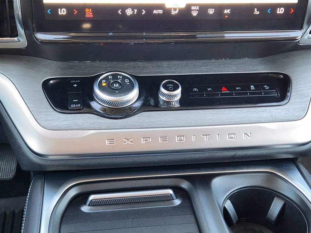 Certified 2025 Ford Expedition Platinum w/ Driver's Package image 29