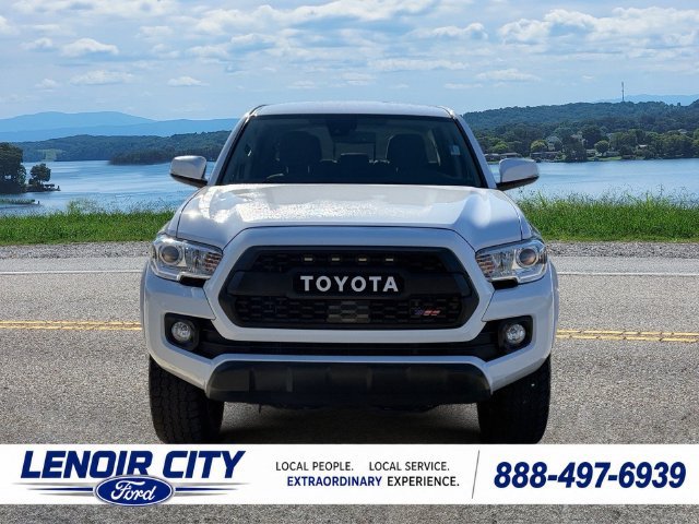 Used 2021 Toyota Tacoma SR5 AWD/4WD image 16