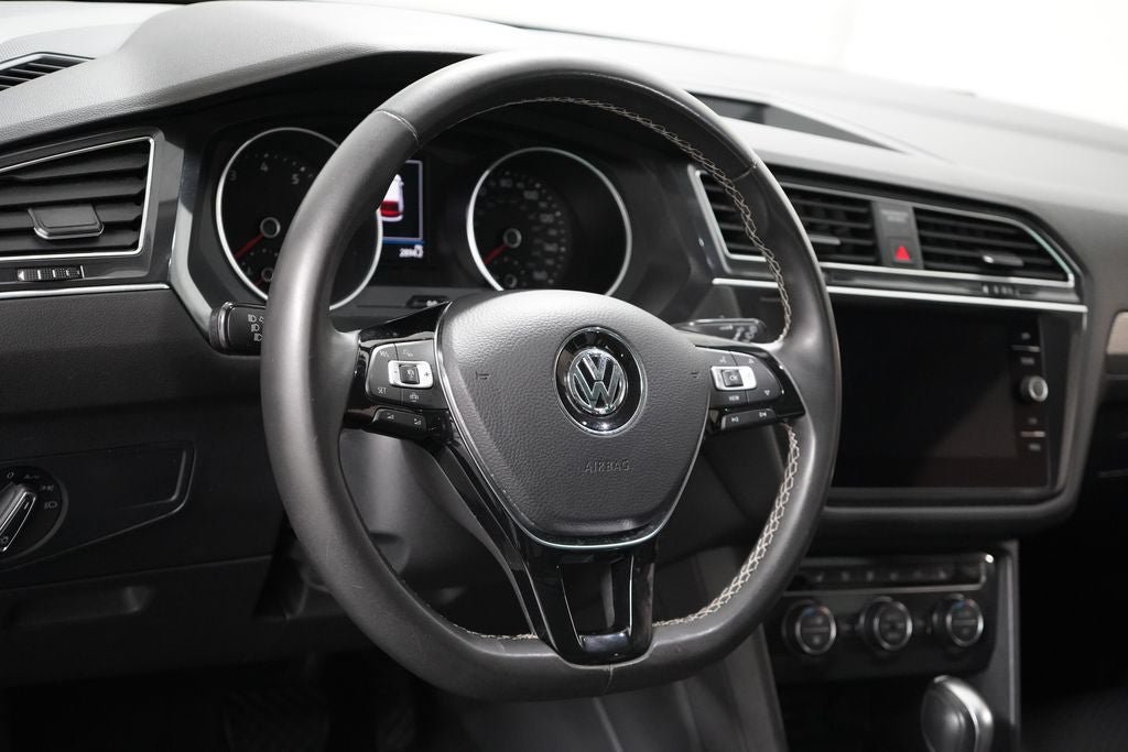 Used 2021 Volkswagen Tiguan SE w/ Panoramic Sunroof Package AWD/4WD image 13