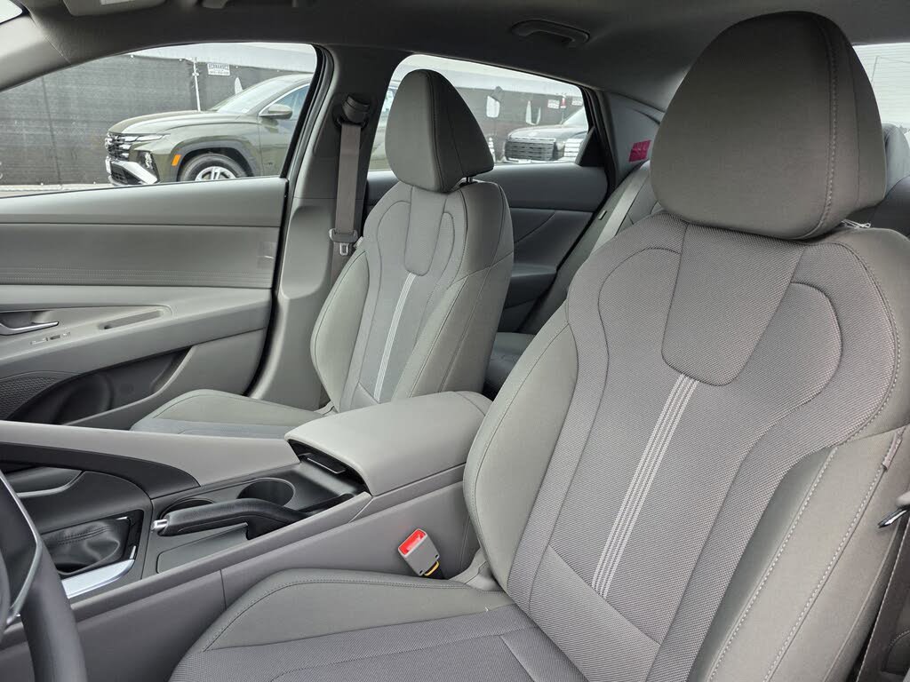 Used 2026 Hyundai Elantra SE FWD image 25