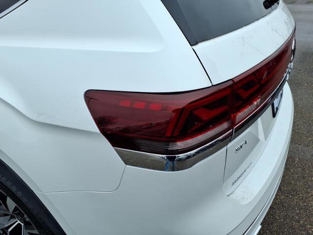 Used 2024 Volkswagen Atlas SEL Premium R-Line image 11