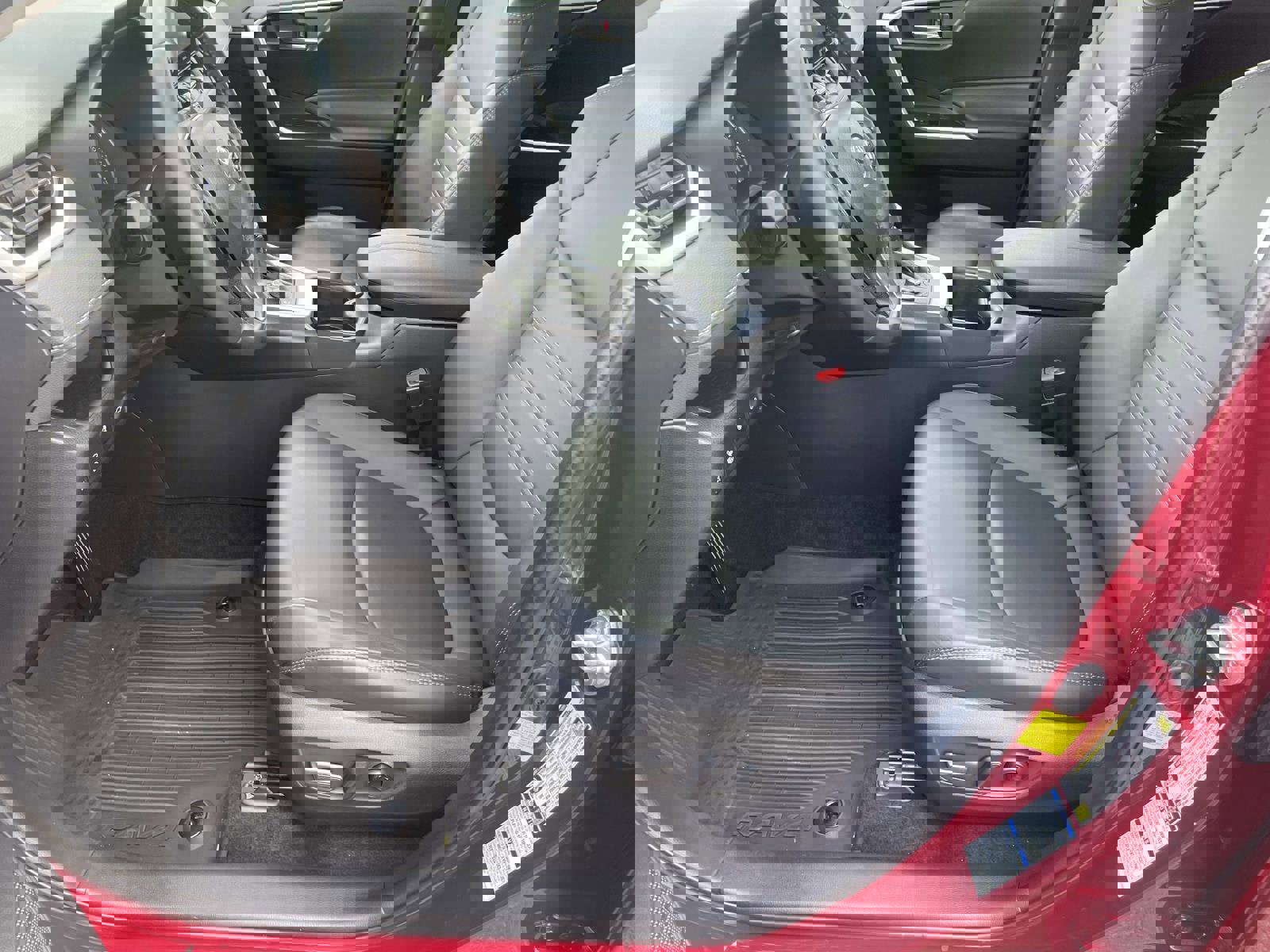 Used 2022 Toyota RAV4 XLE Premium image 16