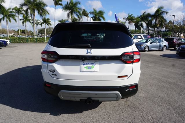 Used 2025 Honda Pilot TrailSport image 2