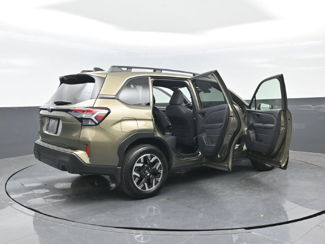 Used 2025 Subaru Forester Premium AWD/4WD image 30