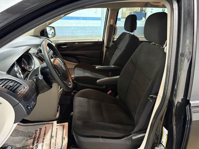 Used 2020 Dodge Grand Caravan SE FWD image 12