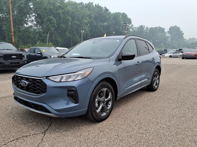 Certified 2023 Ford Escape ST-Line w/ Tech Pack #1 AWD/4WD image 3