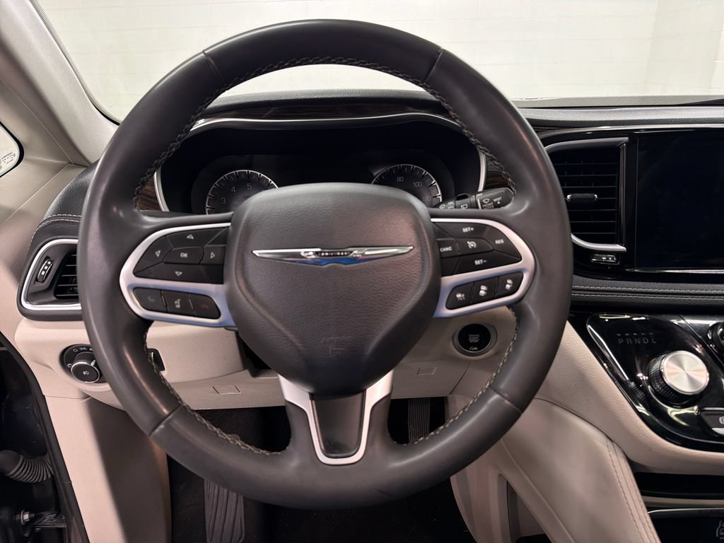 Used 2023 Chrysler Pacifica Limited FWD image 20