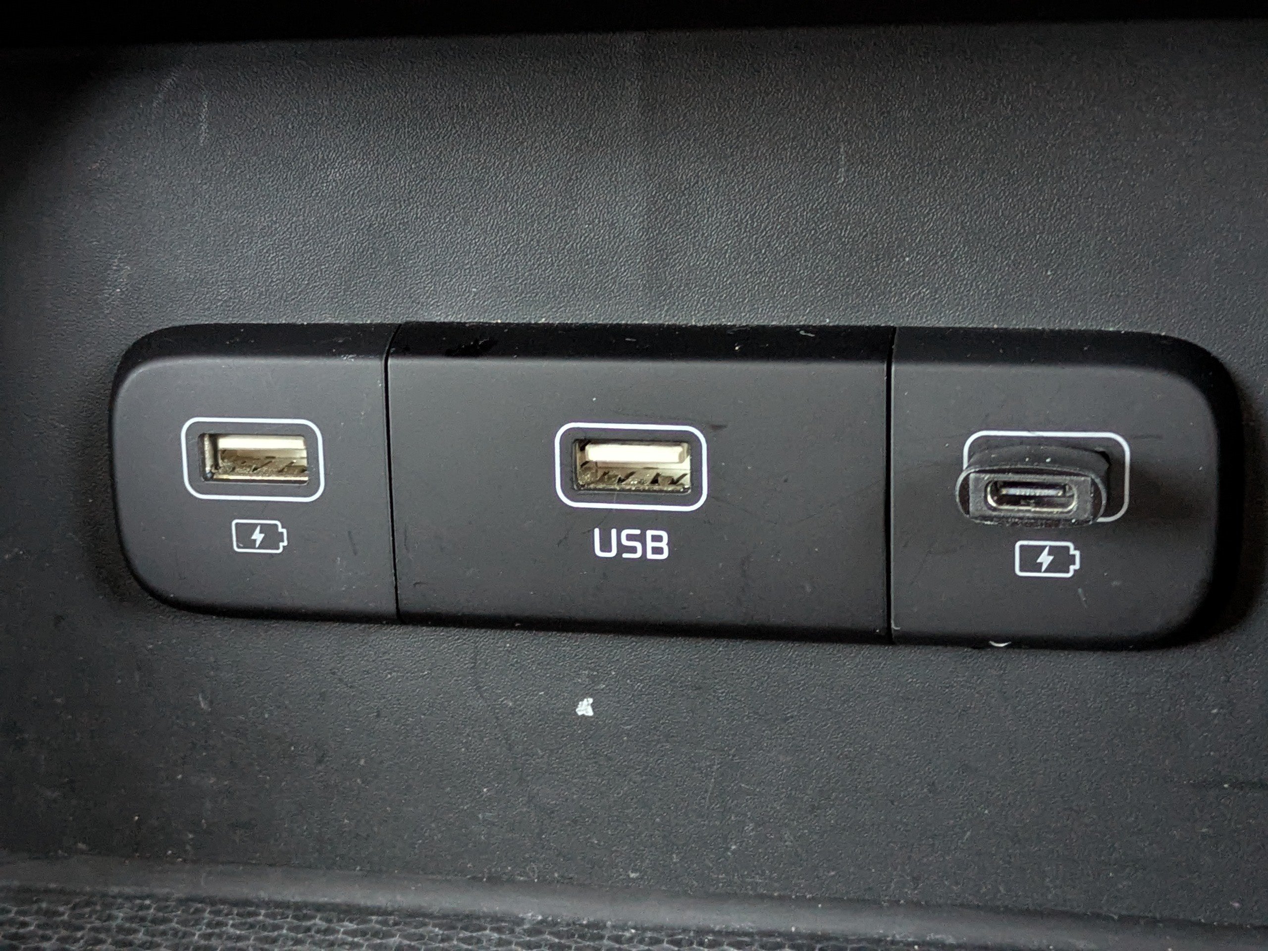 Used 2024 Kia Carnival LX FWD image 24