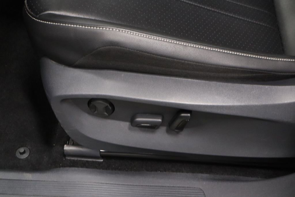 Used 2024 Volkswagen Tiguan SE image 24