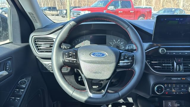 Certified 2022 Ford Escape SEL w/ SEL Stealth AWD Package image 17