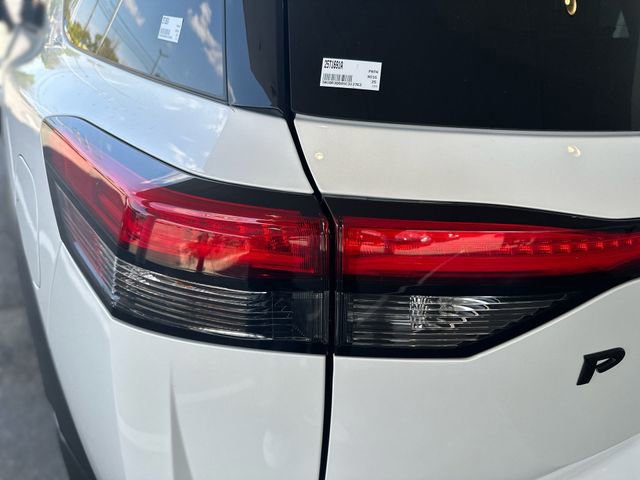Used 2025 Nissan Pathfinder Platinum w/ Black Appearance Package image 28