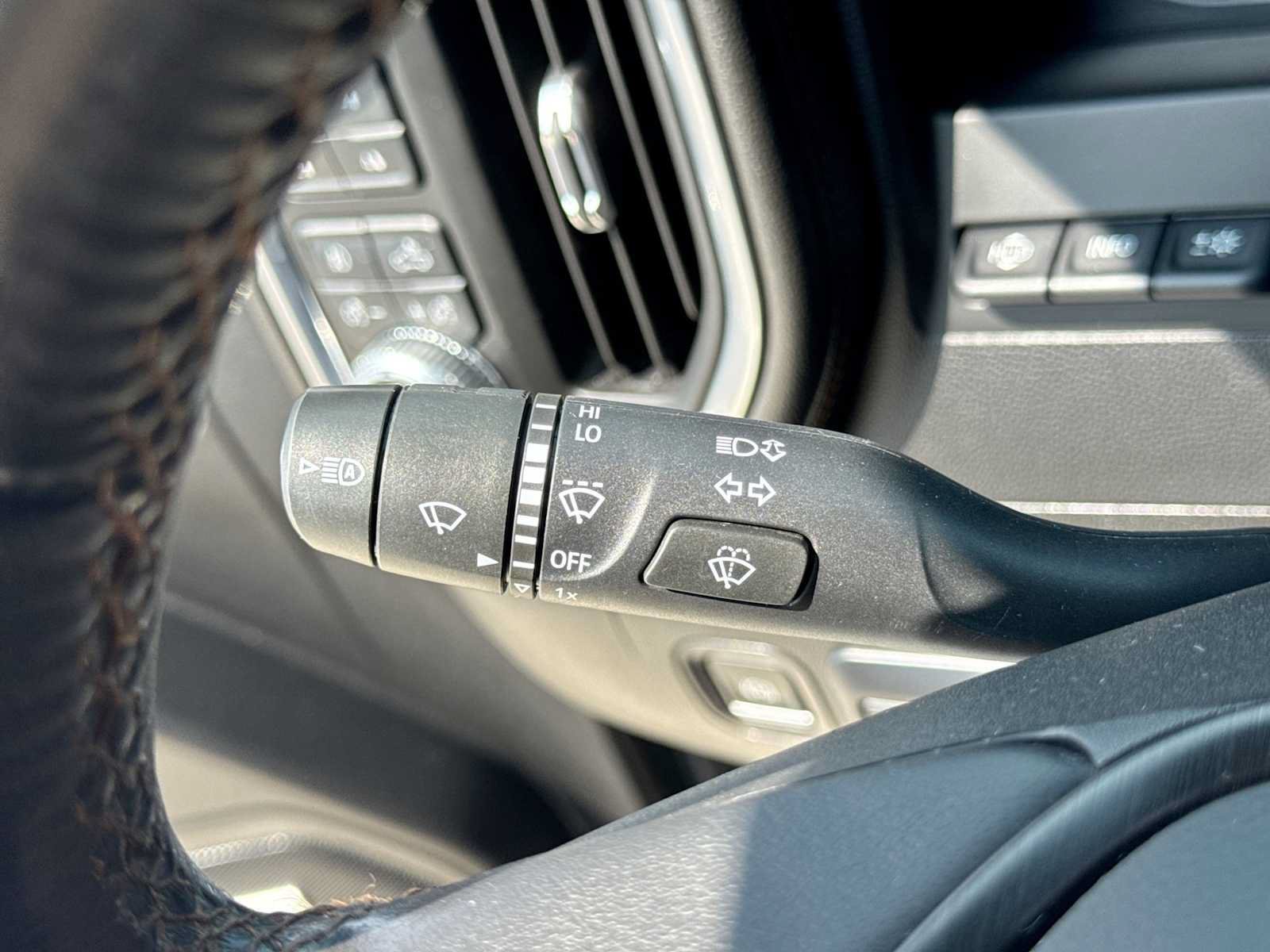 Used 2023 GMC Sierra 2500 AT4 w/ AT4 Premium Plus Package AWD/4WD image 26