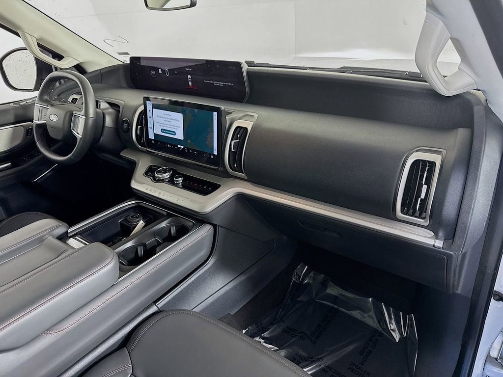 Certified 2025 Ford Expedition Active AWD/4WD image 30