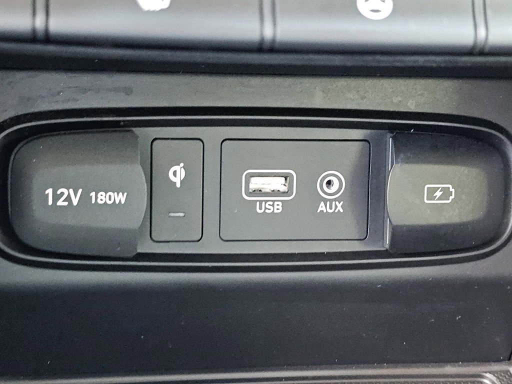 Used 2020 Hyundai Santa Fe Limited AWD/4WD image 22