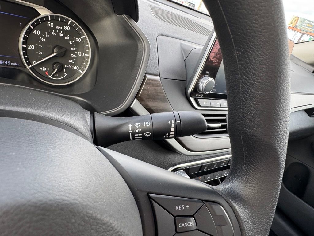 Used 2025 Nissan Altima 2.5 SV image 16