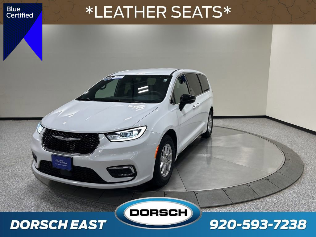 Used 2025 Chrysler Pacifica Select image 1