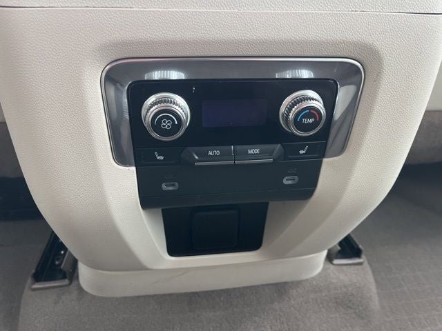 Used 2022 GMC Yukon XL Denali AWD/4WD image 16