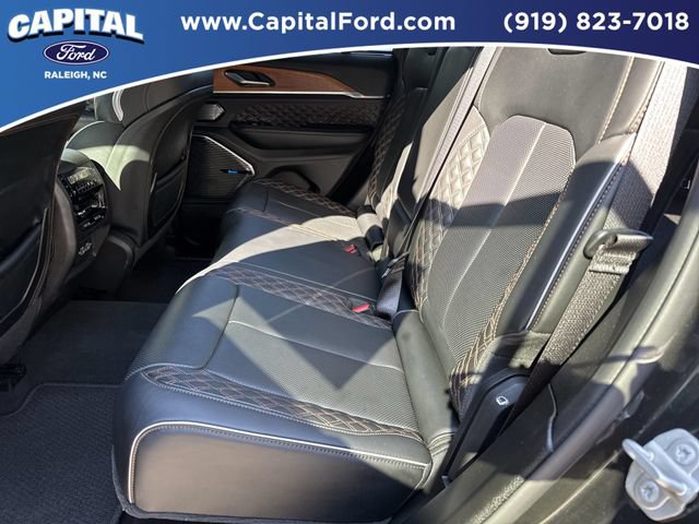 Used 2023 Jeep Grand Cherokee Summit AWD/4WD image 18
