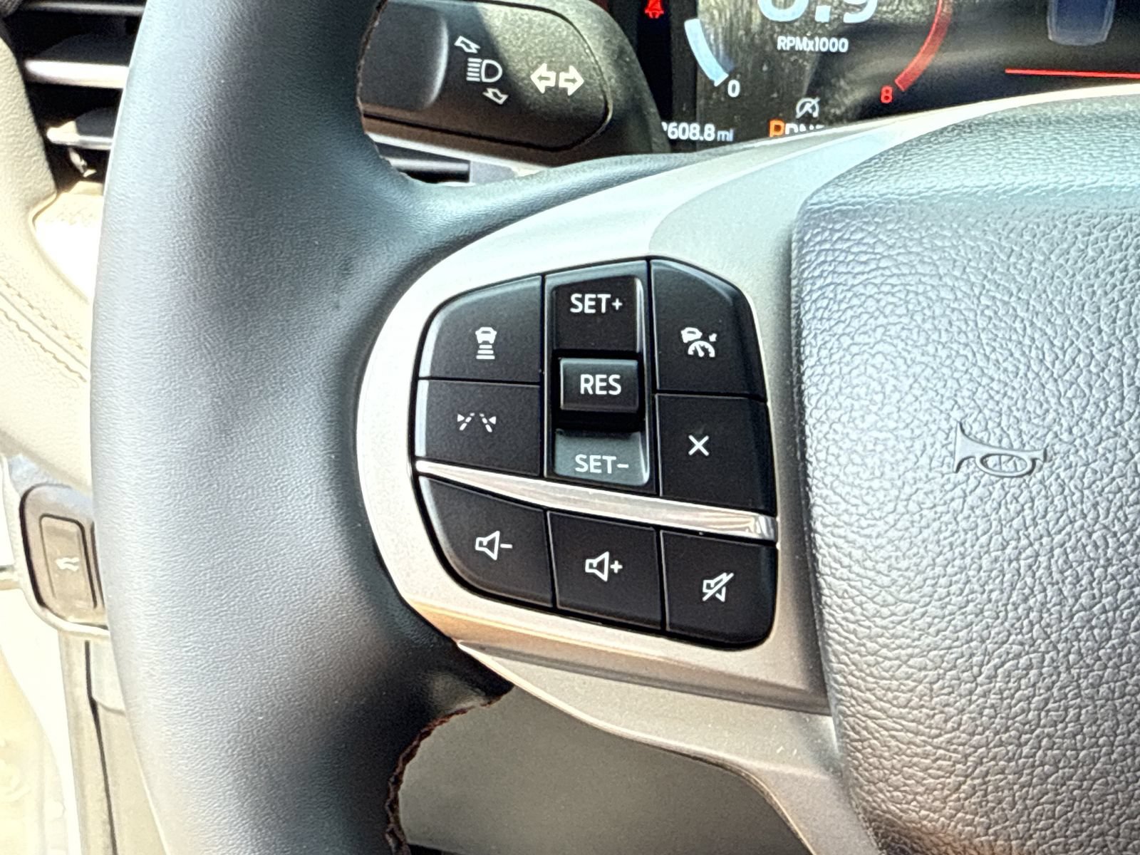Certified 2025 Ford Explorer Active RWD image 32