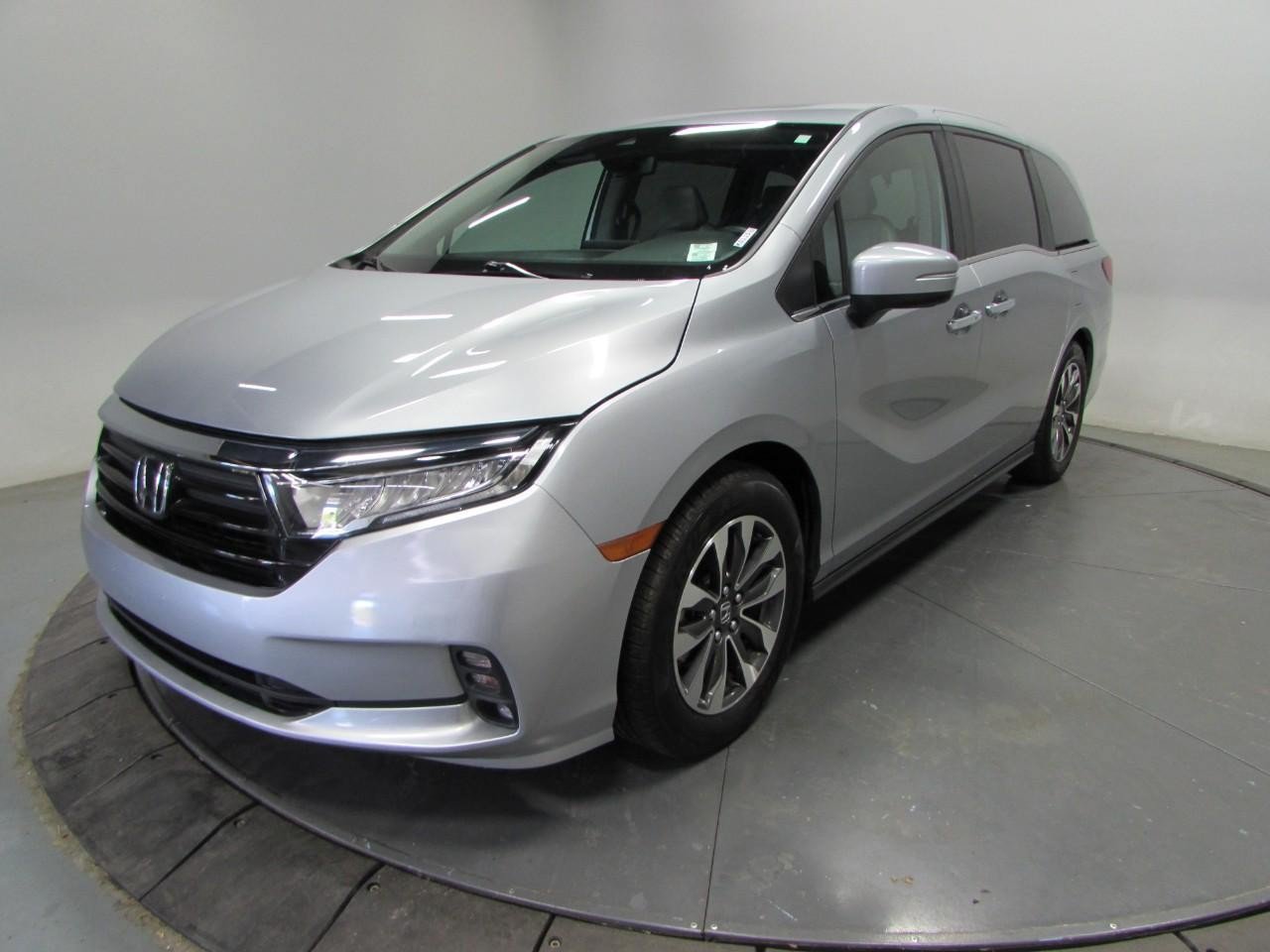 Used 2024 Honda Odyssey EX-L image 3